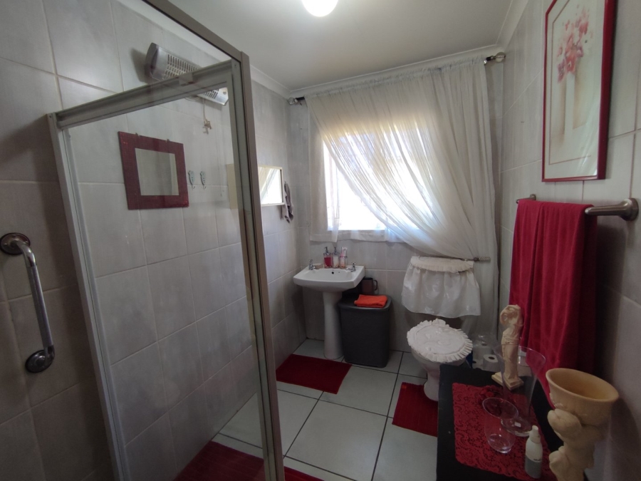 4 Bedroom Property for Sale in Pellissier Free State